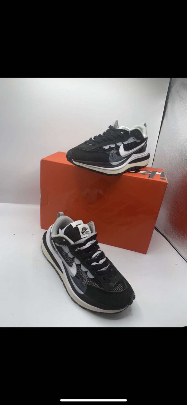 Nike VaporWaffle x sacai “Black / White”